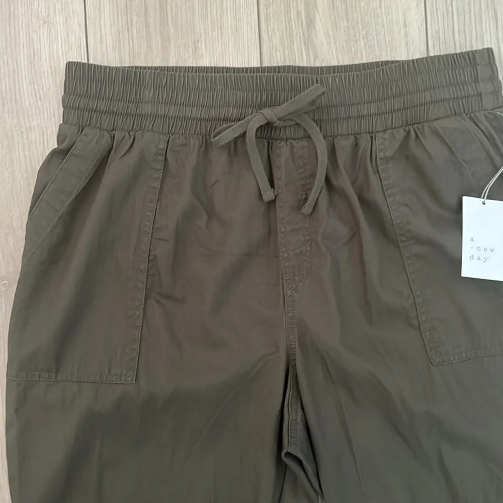 ✨NWT✨ A NEW DAY Dark Khaki Green Jogger Pant - XL - Picture 3 of 6